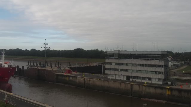 Brunsbüttel Canal Locks Action
