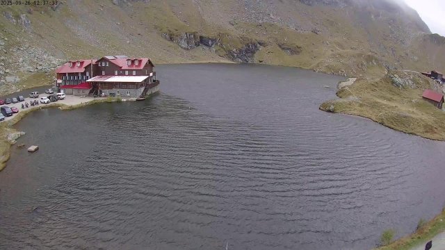 Bâlea Lake Alpine Cabin Vista