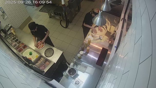 Torgovy Kvartal Mall Bustle in Kaluga