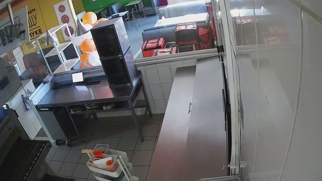 Krasnoyarsk Pizzeria Kitchen Action