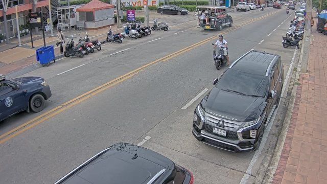 Wong Amat Naklua Beachfront Scene